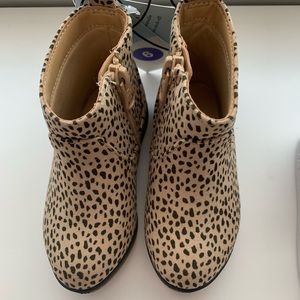 SOLD Cat and Jack size 6 baby boots NWT